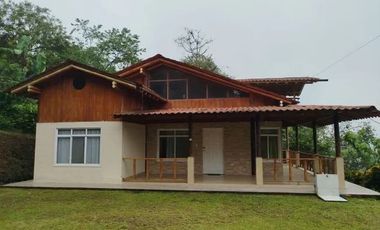 Venta de Quinta en Urbanización Cascada Azul, Pedro Vicente Maldonado
