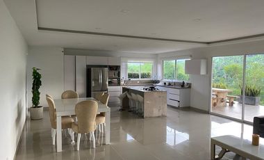 Se arrienda casa campestre en Combia