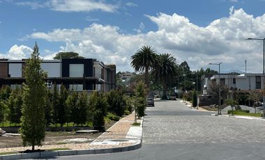 HERMOSO TERRENO DE VENTA EN COLLAQUÍ TUMBACO!