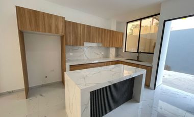 VENTA DE CASA ATRAS DE LA GASOLINERA TRANS ESMERALDA/ PORTON DEL RIO