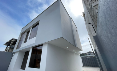 VENTA DE CASA ATRAS DE LA GASOLINERA TRANS ESMERALDA/ PORTON DEL RIO