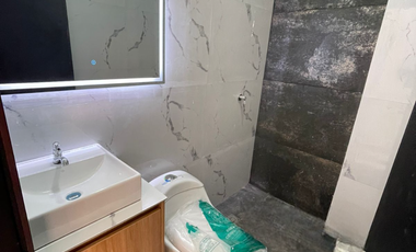 VENTA DE CASA ATRAS DE LA GASOLINERA TRANS ESMERALDA/ PORTON DEL RIO