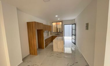 VENTA DE CASA ATRAS DE LA GASOLINERA TRANS ESMERALDA/ PORTON DEL RIO