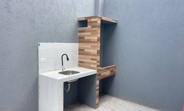 VENTA DE CASA ATRAS DE LA GASOLINERA TRANS ESMERALDA/ PORTON DEL RIO