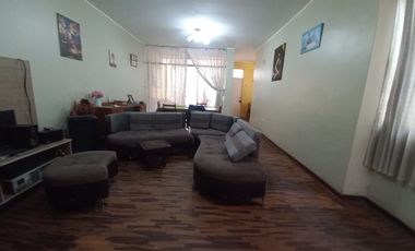 Se Vende Casa De 2 Pisos Cerca A La Estacion Los Postes