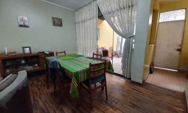 Se Vende Casa De 2 Pisos Cerca A La Estacion Los Postes