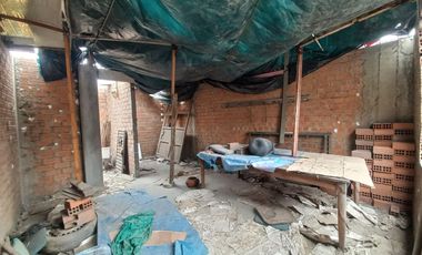Se Vende Casa De 2 Pisos Cerca A La Estacion Los Postes