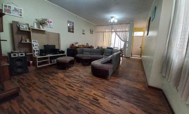 Se Vende Casa De 2 Pisos Cerca A La Estacion Los Postes