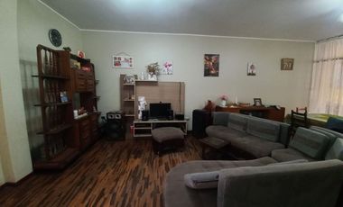 Se Vende Casa De 2 Pisos Cerca A La Estacion Los Postes