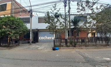Se Vende Casa De 2 Pisos Cerca A La Estacion Los Postes