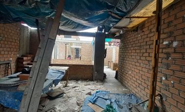 Se Vende Casa De 2 Pisos Cerca A La Estacion Los Postes