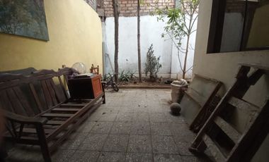 Se Vende Casa De 2 Pisos Cerca A La Estacion Los Postes