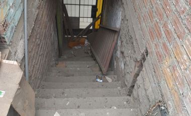 Se Vende Casa De 2 Pisos Cerca A La Estacion Los Postes
