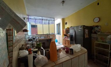 Se Vende Casa De 2 Pisos Cerca A La Estacion Los Postes