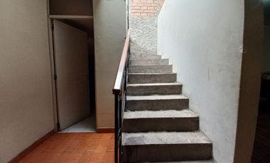 Se Vende Casa De 2 Pisos Cerca A La Estacion Los Postes