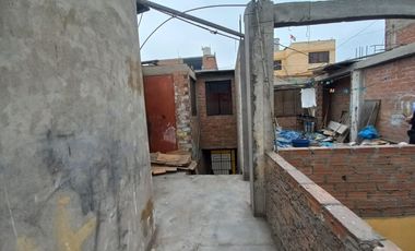 Se Vende Casa De 2 Pisos Cerca A La Estacion Los Postes