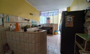 Se Vende Casa De 2 Pisos Cerca A La Estacion Los Postes