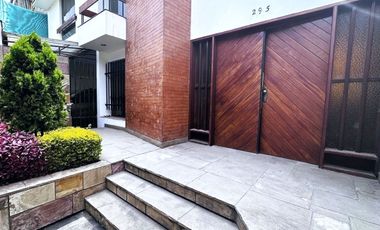 Amplia Casa en venta en Santa Patricia La Molina