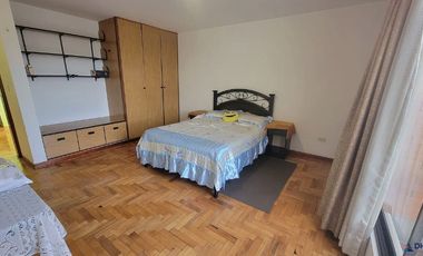 Amplia Casa en venta en Santa Patricia La Molina