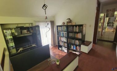 Amplia Casa en venta en Santa Patricia La Molina