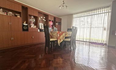 Amplia Casa en venta en Santa Patricia La Molina