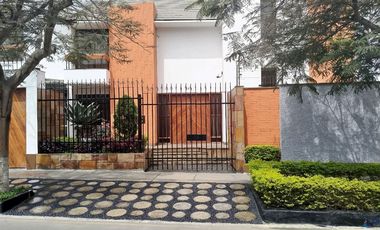 Amplia Casa en venta en Santa Patricia La Molina