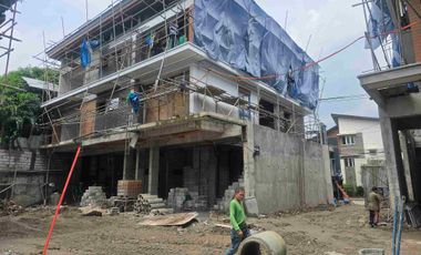 4 large Bedroom New manila semi detached house for sale near Magnolia Mall