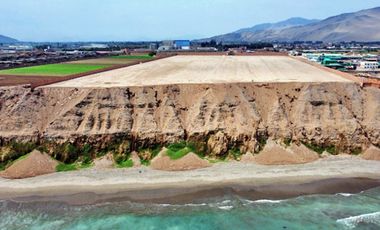 Terreno Comercial en Venta en Chancay 8 Has Frente al Mar