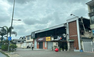4 Locales Comerciales en la Av. Quito