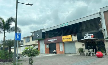 4 Locales Comerciales en la Av. Quito
