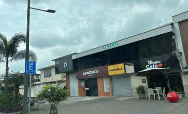 4 Locales Comerciales en la Av. Quito
