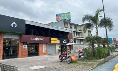 4 Locales Comerciales en la Av. Quito