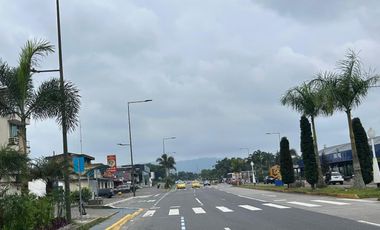 4 Locales Comerciales en la Av. Quito