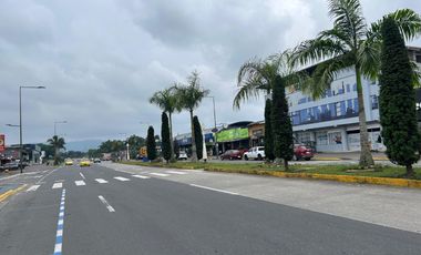 4 Locales Comerciales en la Av. Quito