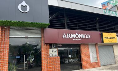 4 Locales Comerciales en la Av. Quito