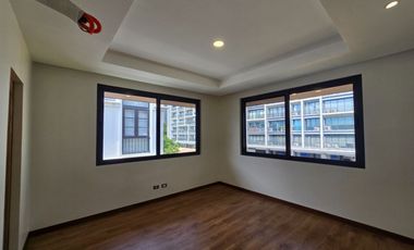 FOR LEASE – McKinley West Village, BGC, Taguig City 📌 PP CODE L1571
