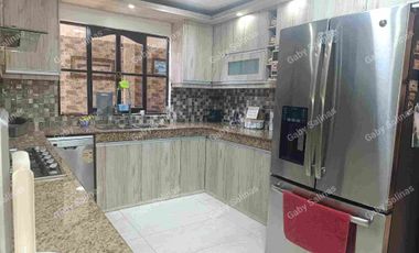 VENDO CASA AMOBLADA en urbanización Villa Club Guayas Ecuador