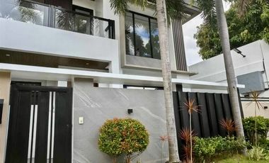 6-Bedroom Fully Furnished Corner House & Lot for Sale in BF Homes Parañaque