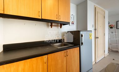 Bright Ocean View Condo with Modern Design in Mactan