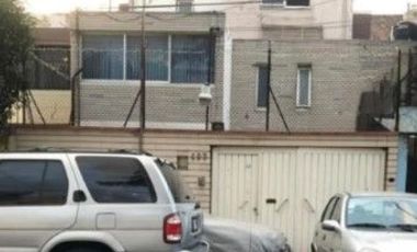 CASA EN VENTA PLAYA HERMOSA 493, MILITAR MARTE, IZTACALCO, CDMX.