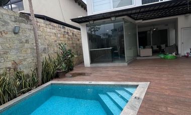 Casa Amoblada de alquiler en Samborondón, Urbanización el Rio