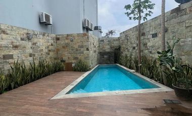 Casa Amoblada de alquiler en Samborondón, Urbanización el Rio