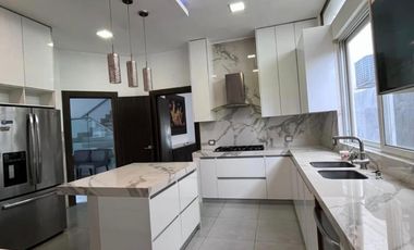 Casa Amoblada de alquiler en Samborondón, Urbanización el Rio