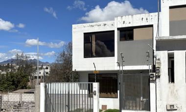 Venta de Casa familiar en Ambato – Sector Universidad Técnica y Av. Aníbal Granja