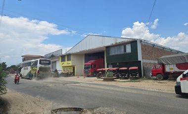 Se vende un local comercial moderno y funcional, ideal para empresas que buscan expandir sus operaciones a la próspera selva peruana. Tarapoto, Perú.