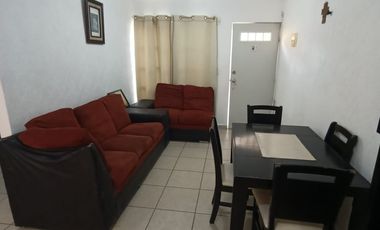 Departamento en planta baja en el Fracc. Bonaterra. Alberca y vigilancia. Incluye algunos muebles
