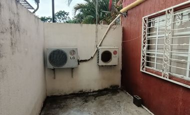 Departamento en planta baja en el Fracc. Bonaterra. Alberca y vigilancia. Incluye algunos muebles