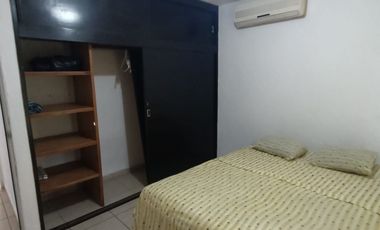 Departamento en planta baja en el Fracc. Bonaterra. Alberca y vigilancia. Incluye algunos muebles