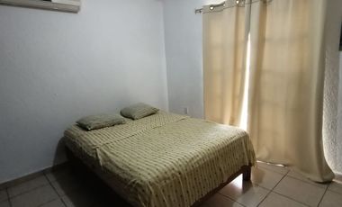 Departamento en planta baja en el Fracc. Bonaterra. Alberca y vigilancia. Incluye algunos muebles