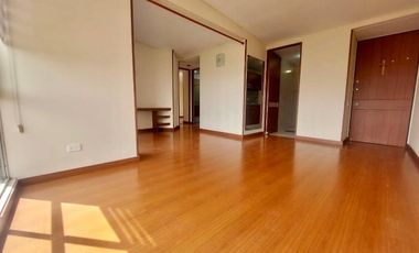 Bello Apartamento con excelente iluminación y vista